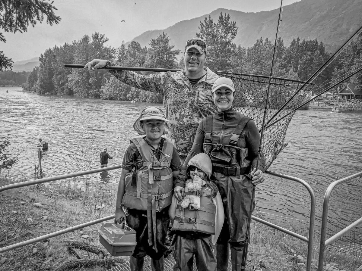 family-fishing-picture